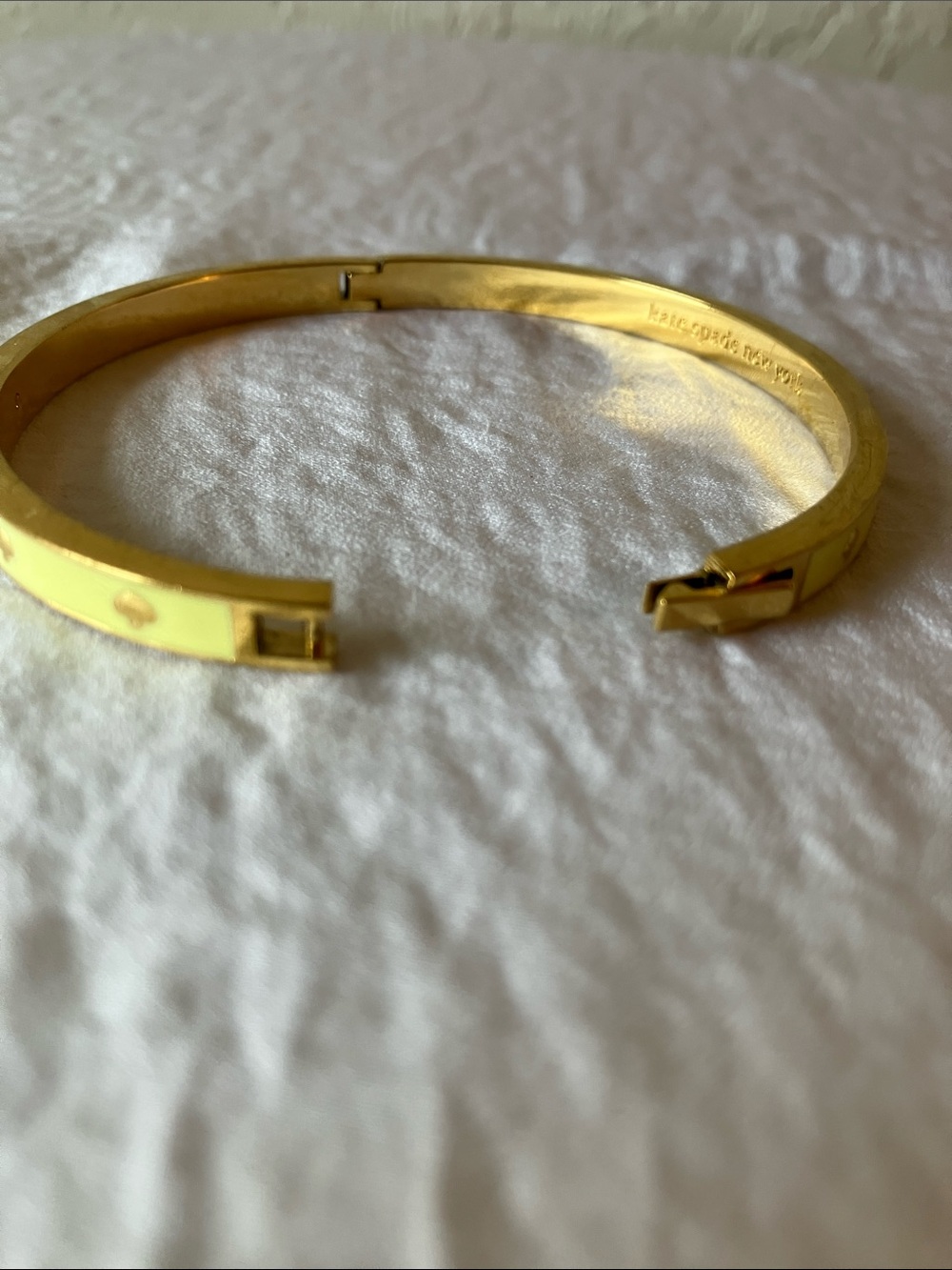 kate spade: yellow enamel spade-detail bangle bracelet- clasp- gold ton - Picture 8 of 9
